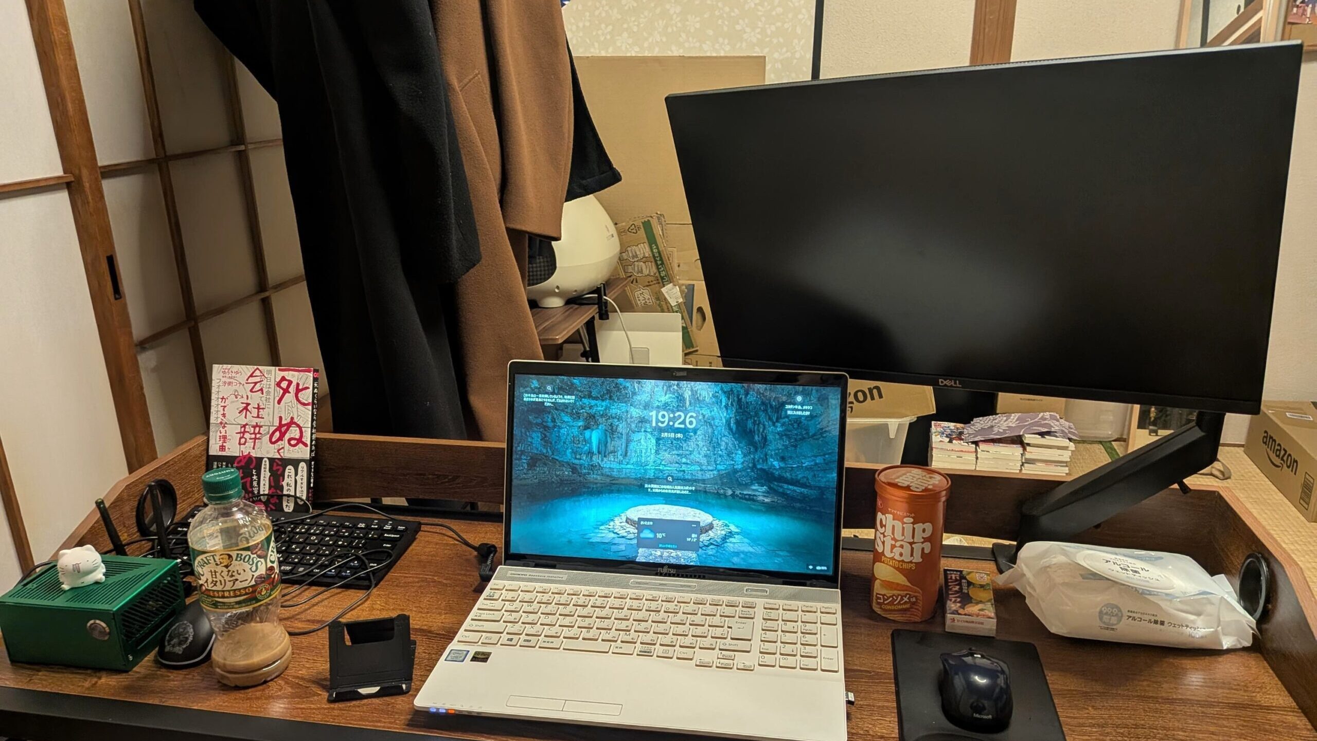 寝室で実際に運用しているオーバーベッドテーブル