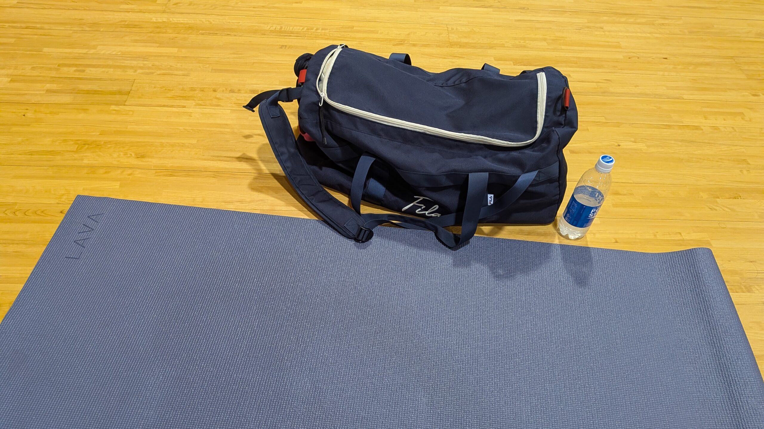 休職中ヨガをおこなう30代男性